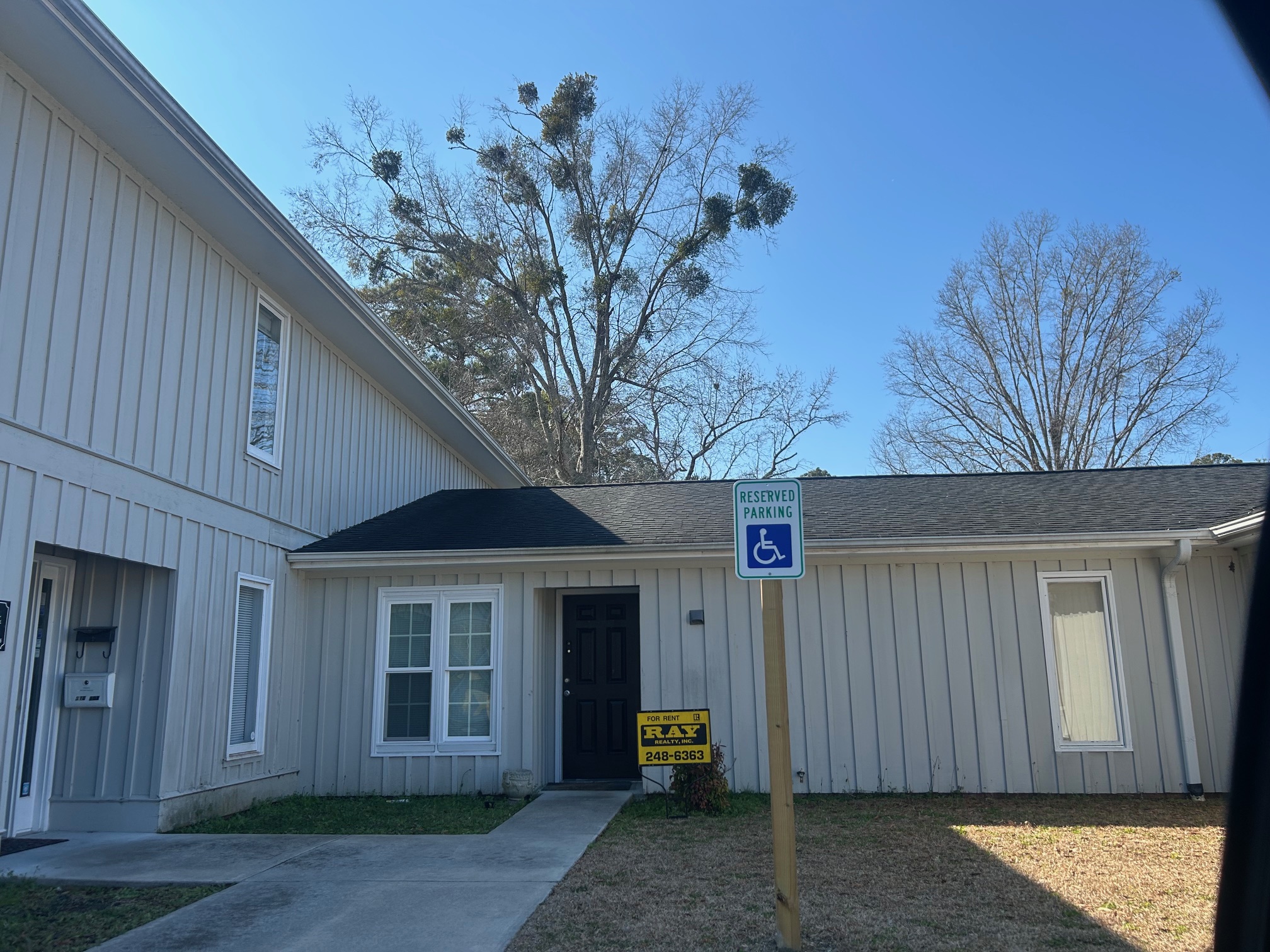 1207B Lakeside Drive